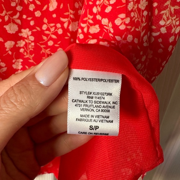 Pleione Ruffled Floral Red and White Size Small - Picture 9 of 14